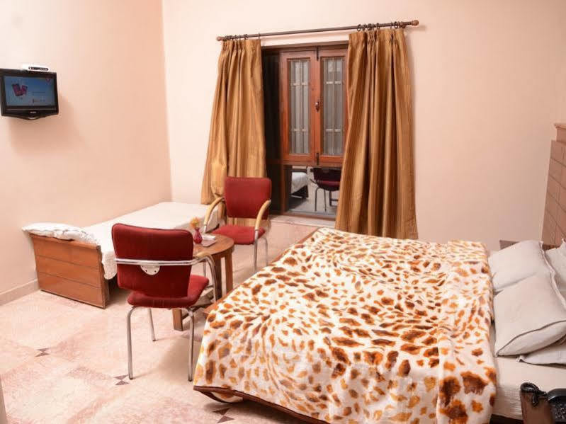 Capital O 10953 Dayal Lodge - A Boutique Hotel Agra  Extérieur photo